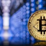 Bitcoin subiu quase 4% no domingo (Imagem: Shutterstock)