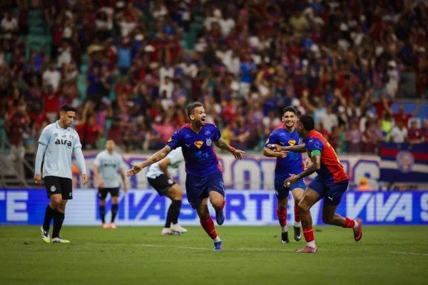 Campeonato Brasileiro: impiedoso, Bahia goleia Grêmio por 4 x 0