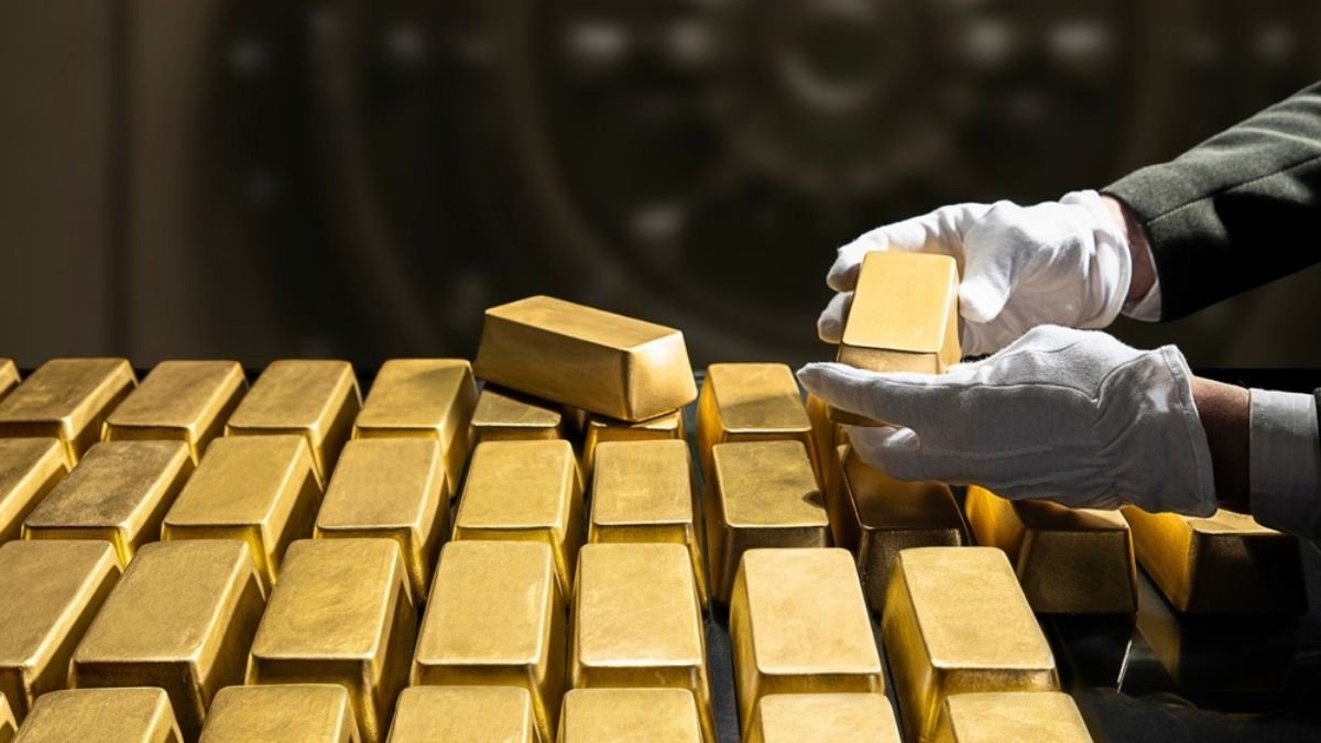 O lançamento ocorre em um momento de forte valorização do metal precioso (Imagem: Shutterstock)