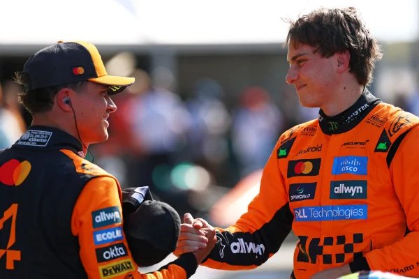 Hamilton alerta Piastri e Norris sobre Verstappen: “Sejam implacáveis”