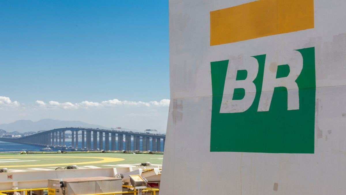 A produção total atingiu a marca de 3,14 milhões de barris de óleo equivalente por dia (Imagem: Shutterstock)