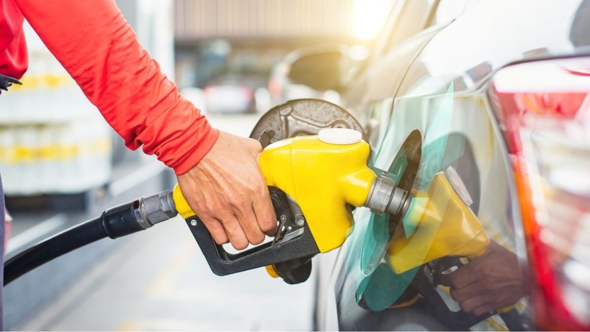 Corte é de 4,9%, ou R$ 0,14 por litro (Imagem: Shutterstock)