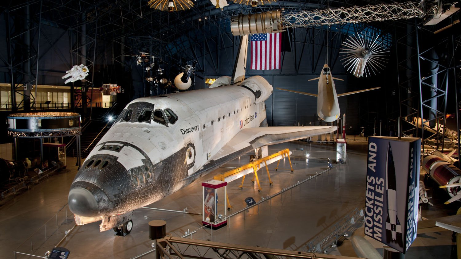 Mover o Discovery de Virgínia para o Texas não seria nada simples. Nem barato (Crédito: Dane Penland/Smithsonian National Air and Space Museum, National Air and Space Museum Original Photography, NASM Acc. 2013-01345)